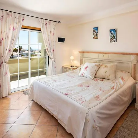 Lovely 2-bed In Sao Rafael Албуфейра