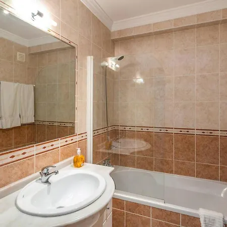 Lovely 2-bed In Sao Rafael * Албуфейра