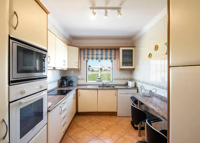 Lovely 2-bed In Sao Rafael Албуфейра