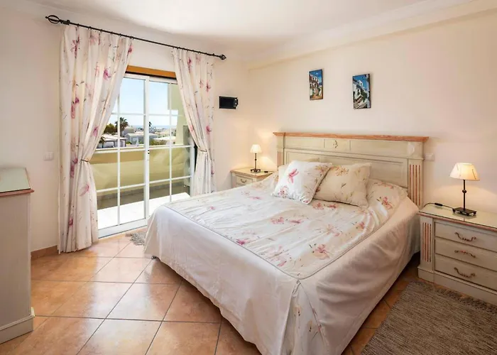 Lovely 2-bed In Sao Rafael Албуфейра