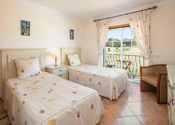 Апартаменты Lovely 2-bed In Sao Rafael *